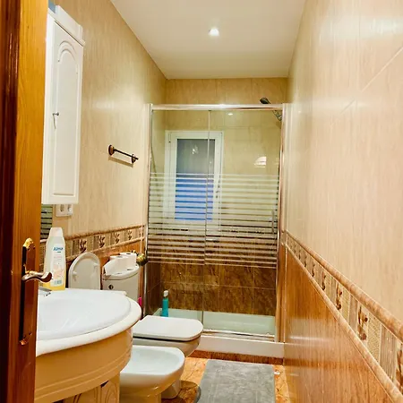 Pisos Familiares Barajas Apartment Madrid Exterior photo